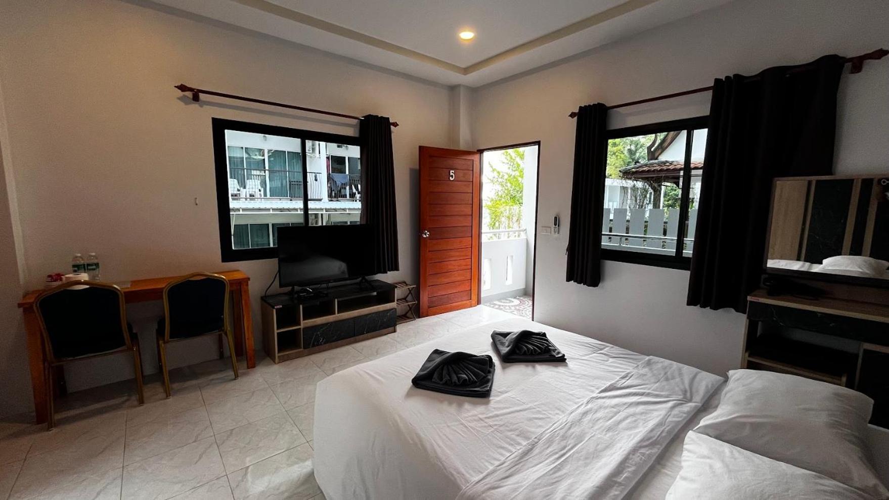 M&N Guesthouse Kata Exterior photo